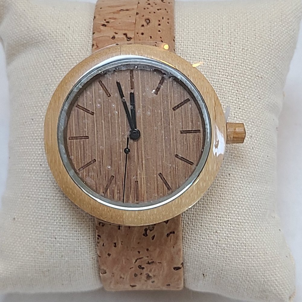 WearPanda.com Bamboo Watch. NEW, minor factory defect.